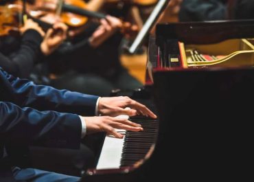 Mardi 12 décembre 2023 à 18h30 – Les concertos pour piano de Maurice Ravel, conférence de François-Gildas Tual